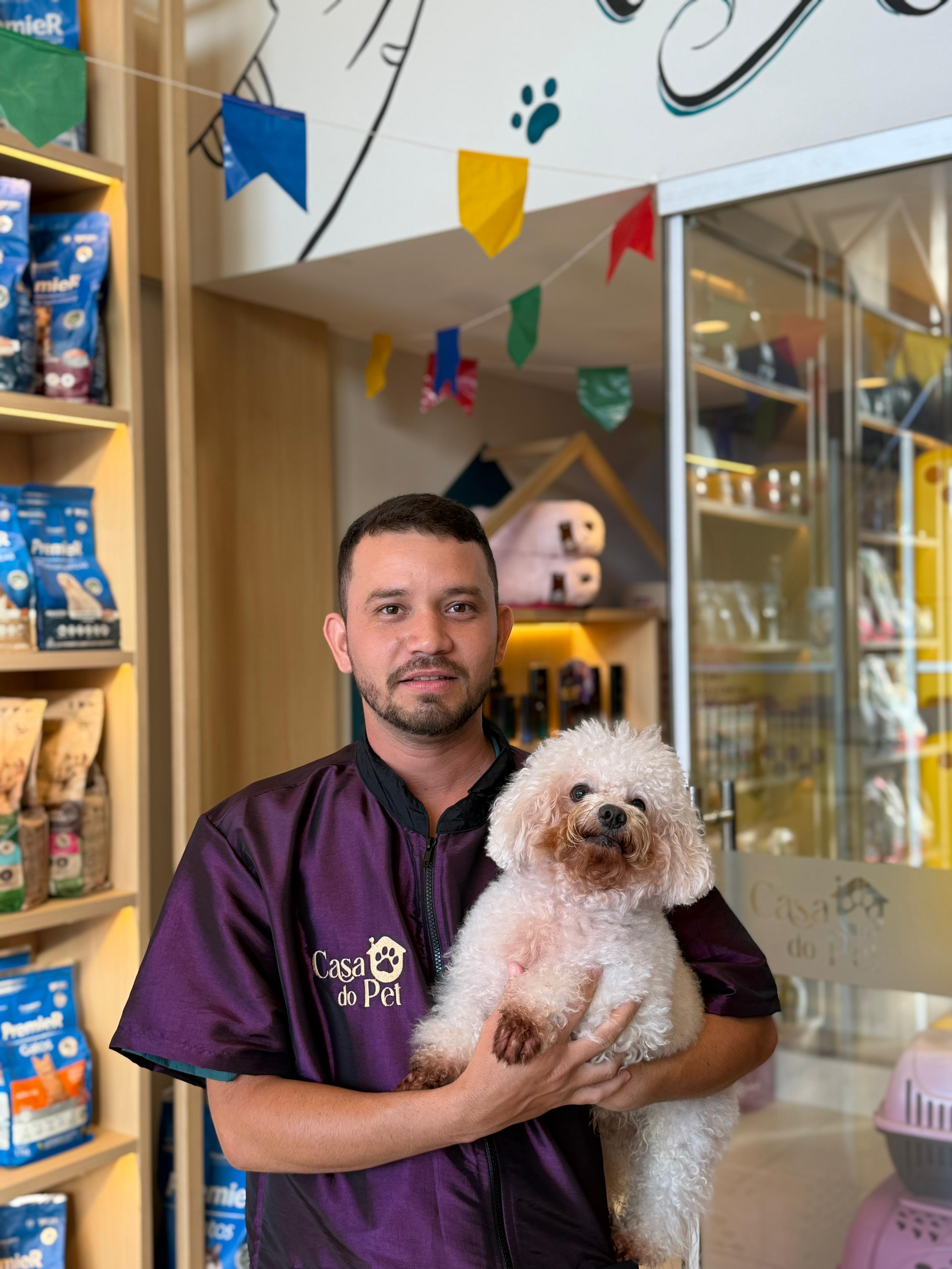 Iury, groomer da Casa do Pet